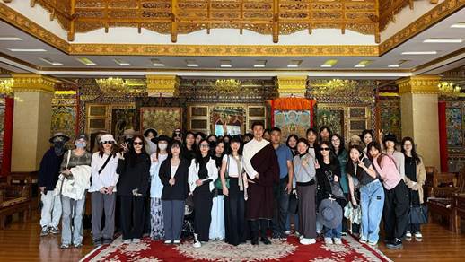 服装专业师生前往青海研学考察合影