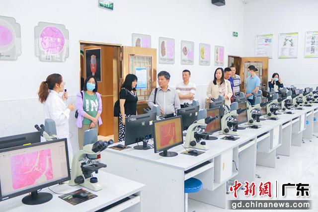 南澳县基础教育师资团队一行参观了suncitygroup太阳集团广州校区医学类实验室。