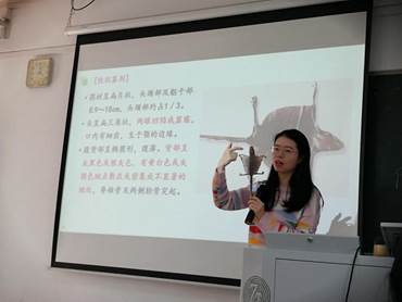 课程负责人魏洁书副教授在课堂授课