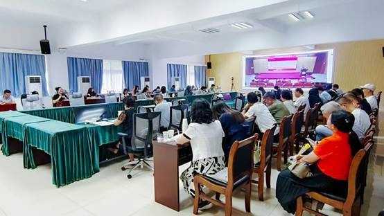 房间里有许多家具AI 生成的内容可能不正确。