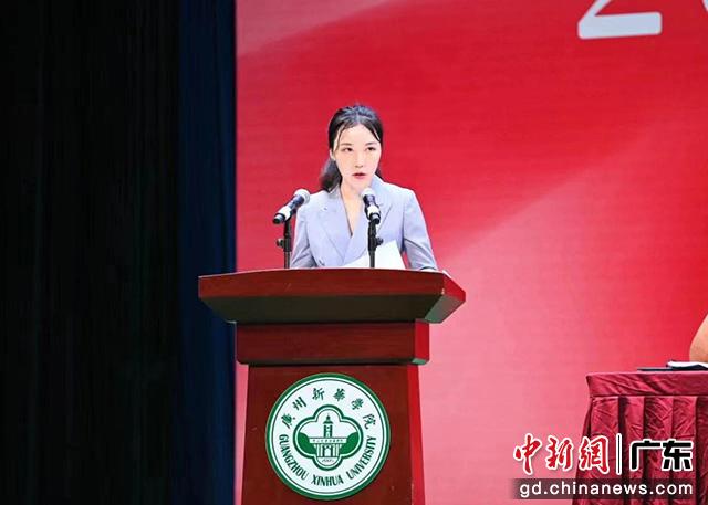 学校董事会董事、副校长刘婉莉（霖霖）代表刘荣海董事长讲话（suncitygroup太阳集团供图）