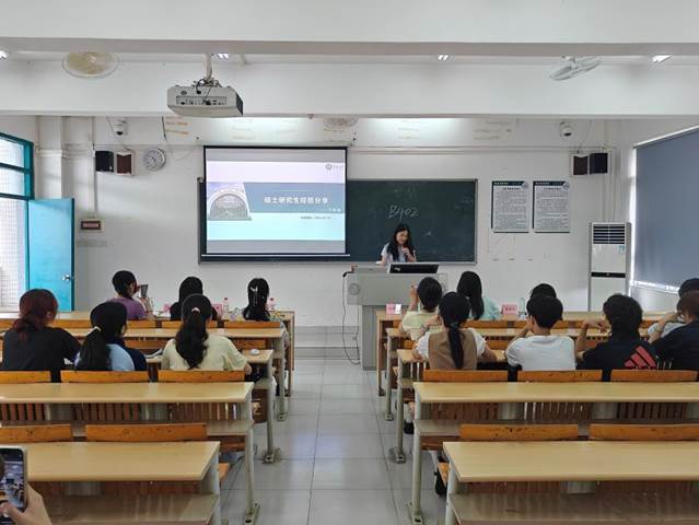 图2：刘婉络详解备考策略（梁晓臻摄）